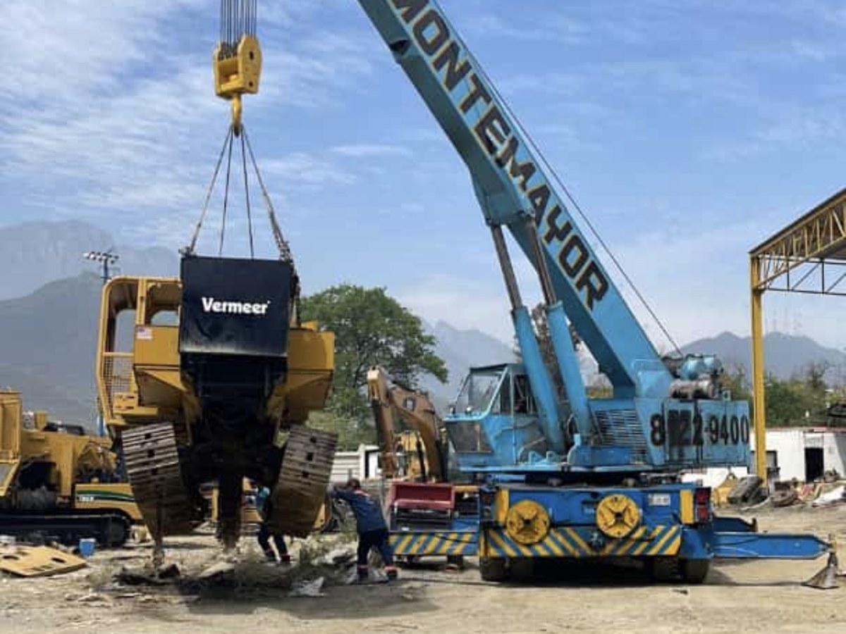 Maniobra industrial pesada en Monterrey con grúa Montemayor